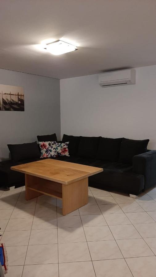 קריקווניצה Moderne Souterrainwohnung מראה חיצוני תמונה