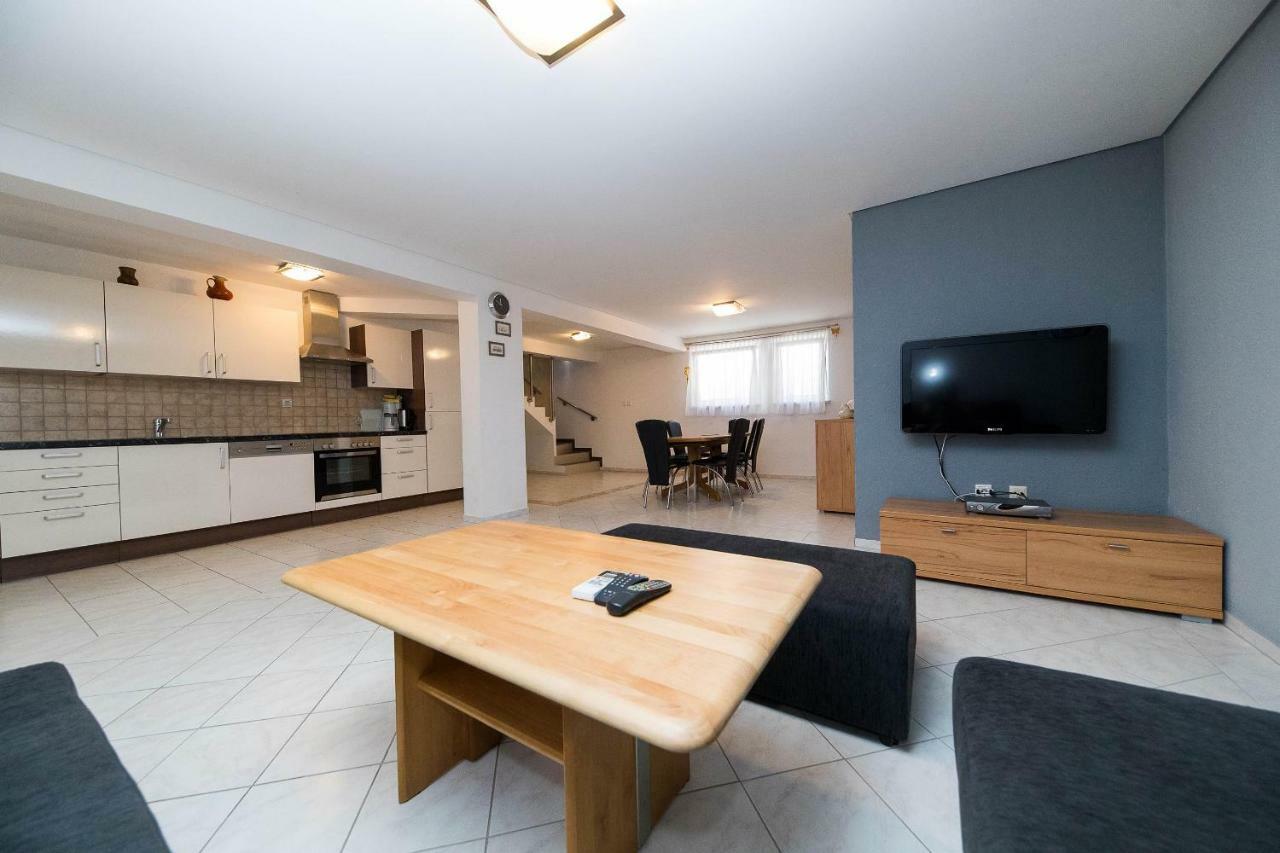 קריקווניצה Moderne Souterrainwohnung מראה חיצוני תמונה