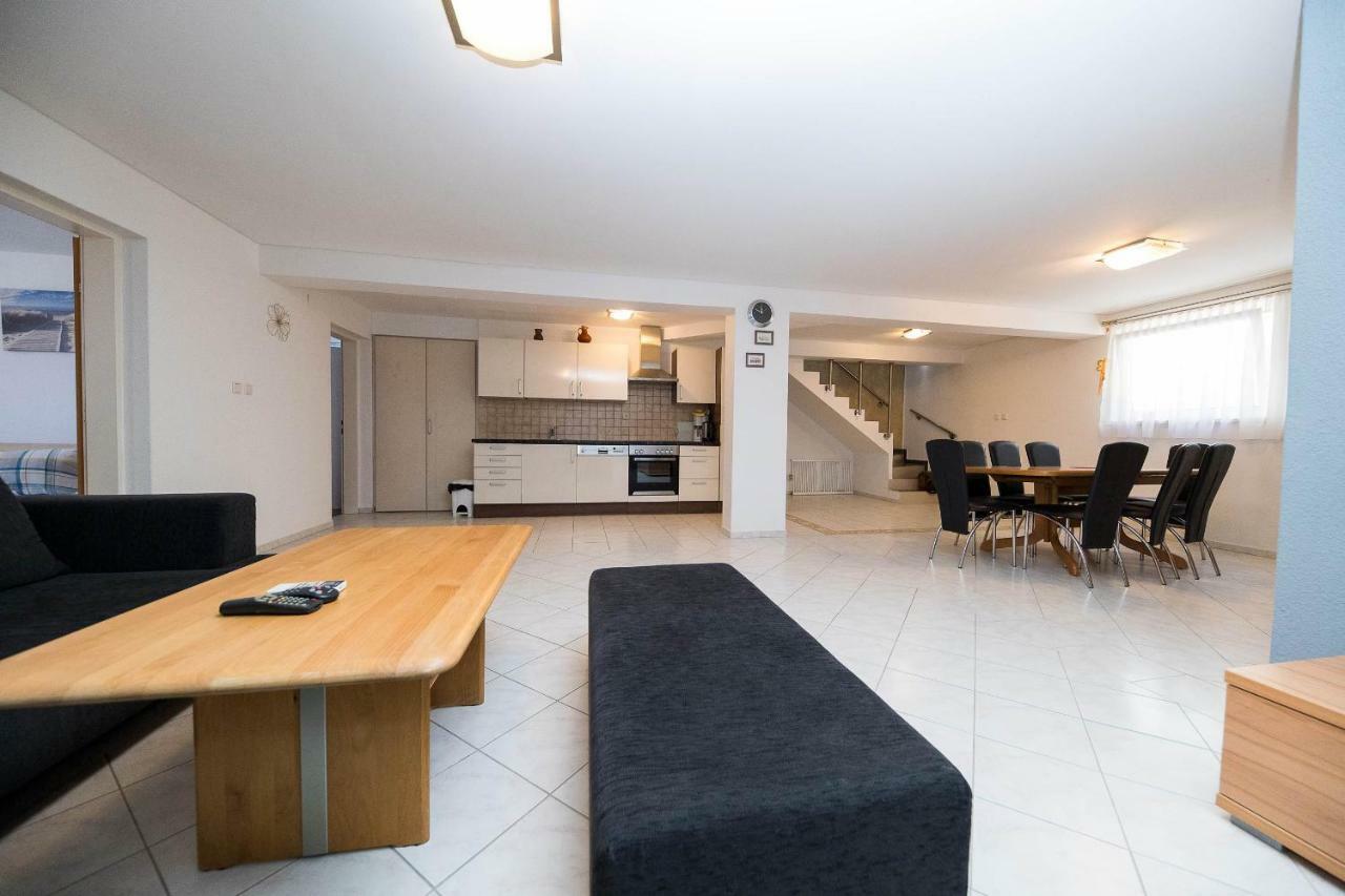 קריקווניצה Moderne Souterrainwohnung מראה חיצוני תמונה