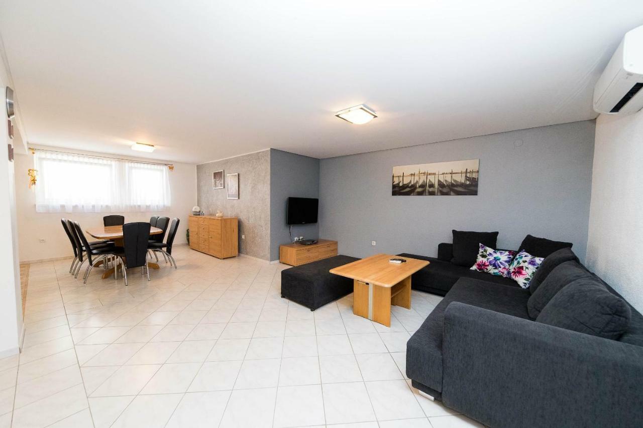 קריקווניצה Moderne Souterrainwohnung מראה חיצוני תמונה