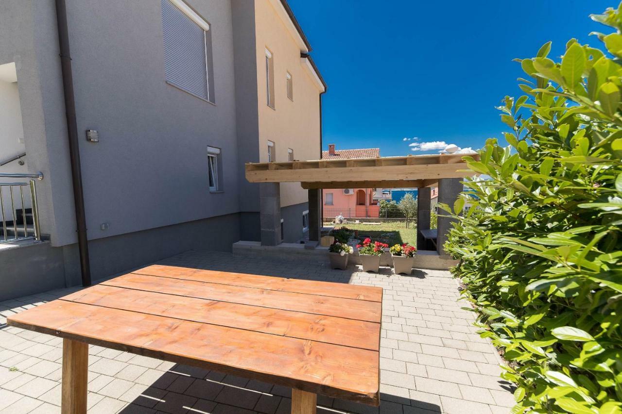 קריקווניצה Moderne Souterrainwohnung מראה חיצוני תמונה