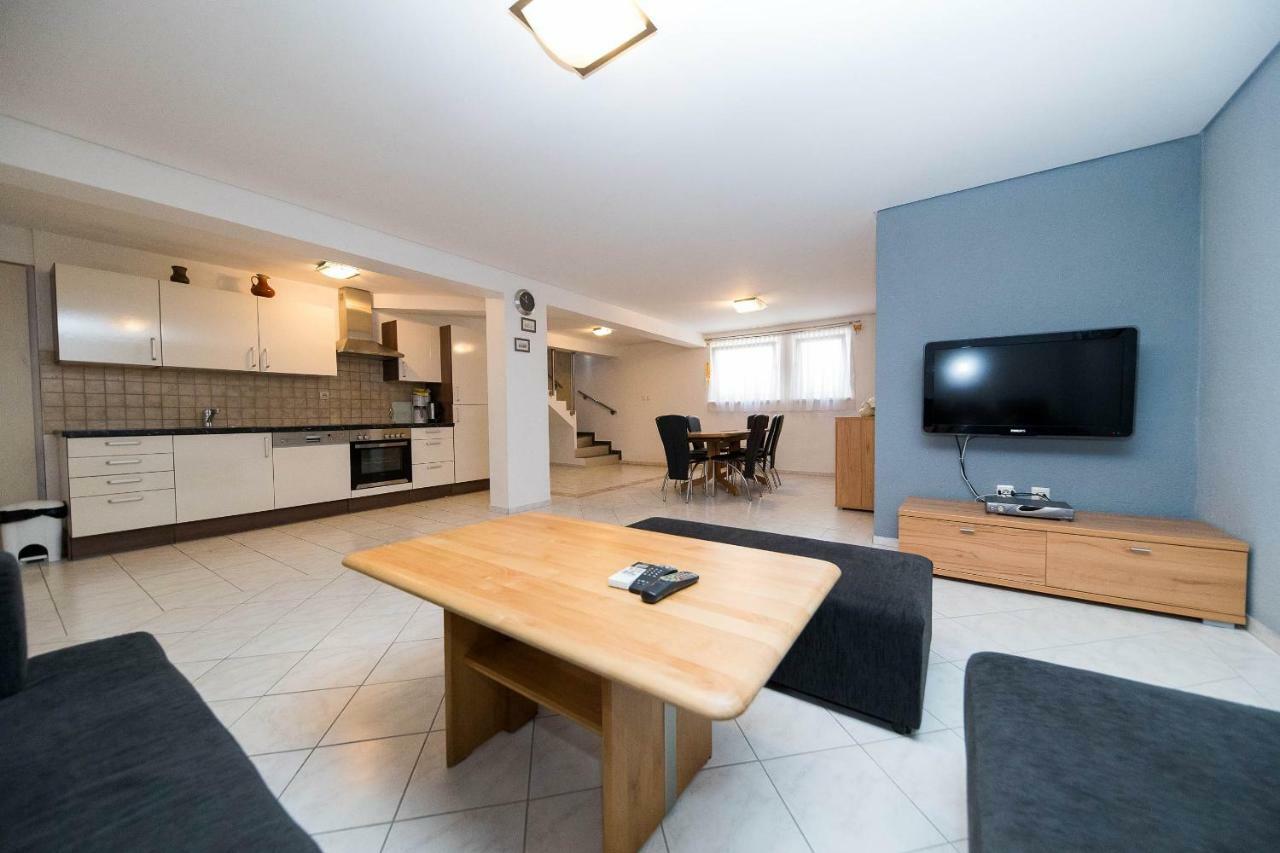 קריקווניצה Moderne Souterrainwohnung מראה חיצוני תמונה