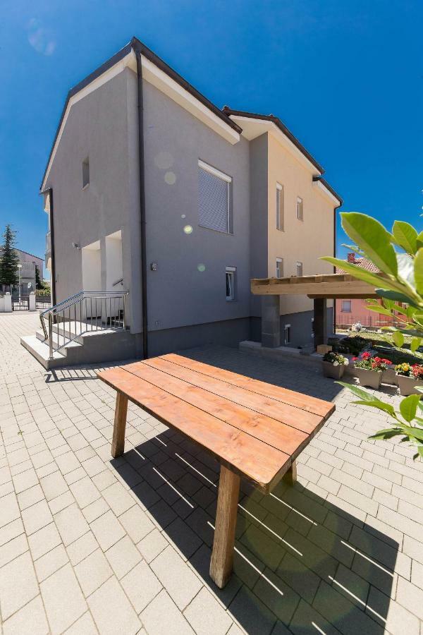 קריקווניצה Moderne Souterrainwohnung מראה חיצוני תמונה